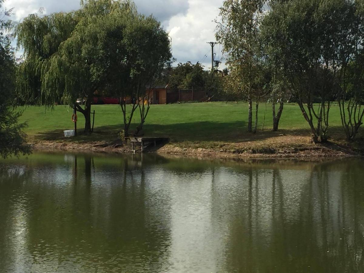 Elton Barn Fishery & Retreat Nottingham Extérieur photo